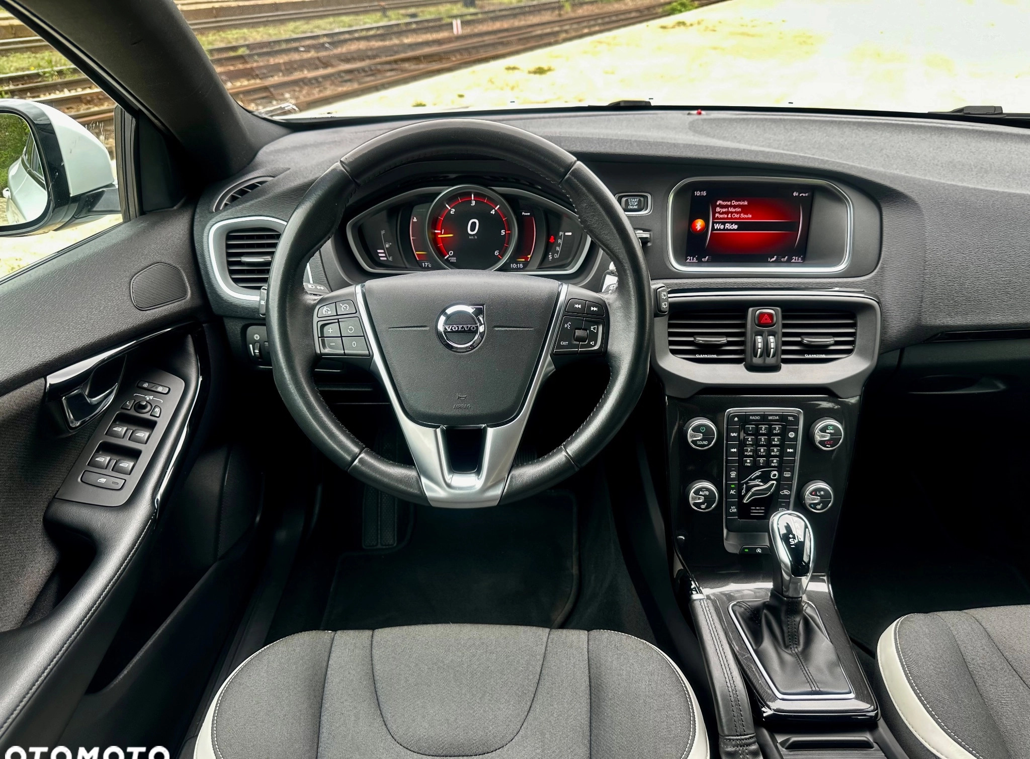 Volvo V40 cena 57800 przebieg: 230000, rok produkcji 2018 z Wrocław małe 781